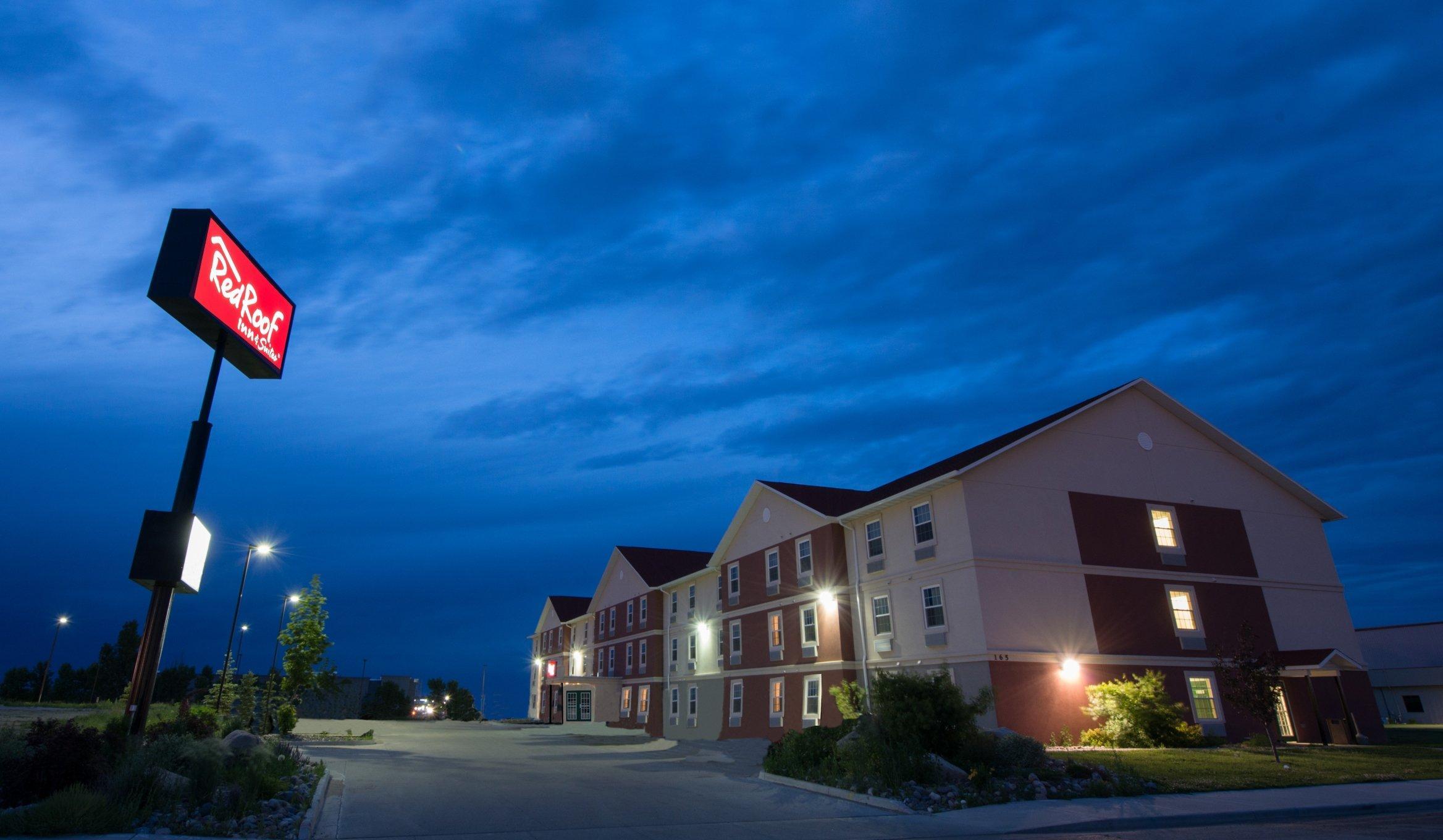 Red Roof Inn & Suites Dickinson Exterior foto